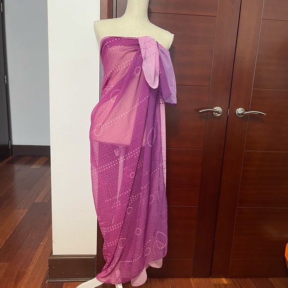 Other - Beautiful pareo cover up made in Italy